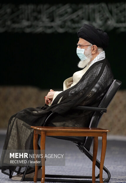 Leader attends mourning ceremony for Prophet, Imam Hassan
