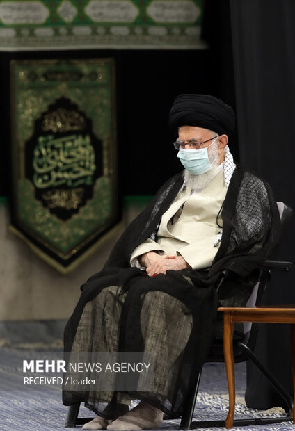 Leader attends mourning ceremony for Prophet, Imam Hassan