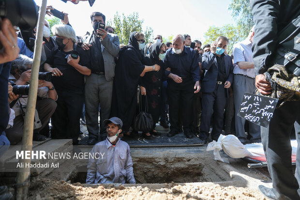 Funeral ceremony of Iranian actor Fathali Oveisi