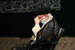 حسینیہ امام خمینی (رہ) میں رہبر معظم کی موجودگی میں مجلس عزا منعقد