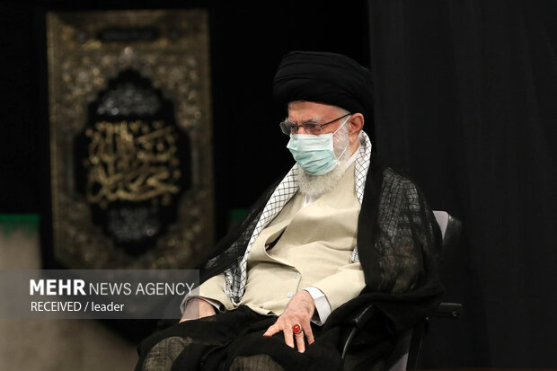 Leader attends mourning ceremony of Imam Reza (PBUH)