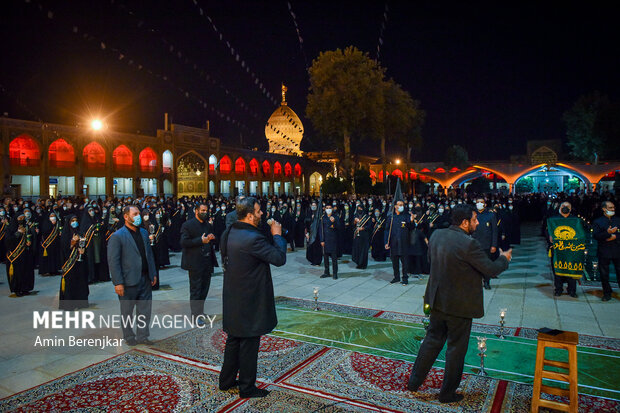 لاله گردانی شام غریبان شهادت امام رضا(ع) در شیراز