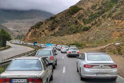 آزادراه تهران-شمال همچنان مسدود است/وضعیت جوی و ترافیکی جاده ها