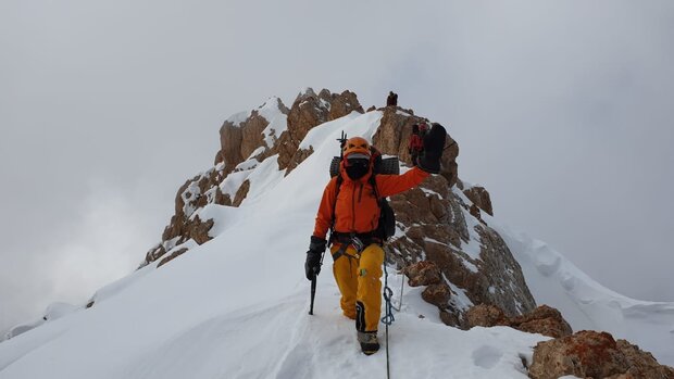 هفت کوهنورد گرفتار در برف دنا به سلامت بازگردانده شدند