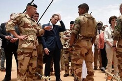 فرانسه به «گروههای تروریستی» در خاک مالی آموزش نظامی می دهد