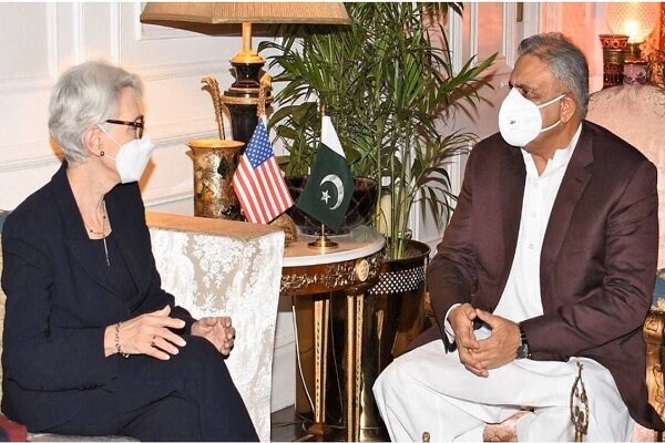 «وندی شرمن» با رئیس ستاد ارتش پاکستان دیدار کرد