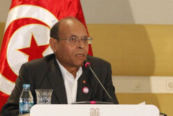 «منصف مرزوقی»خواهان برگزاری تظاهرات مردمی علیه رئیس جمهور تونس شد