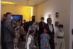 خەونە ڕەنگیەکانی منداڵانی مەریوانی لە سەر دیوارەکانی گالێری سوورەی سنە