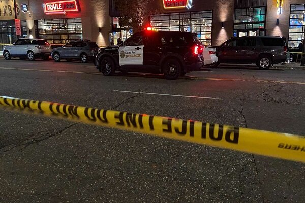 Pennsylvania mall shooting leaves 4 people shot, 2 injured