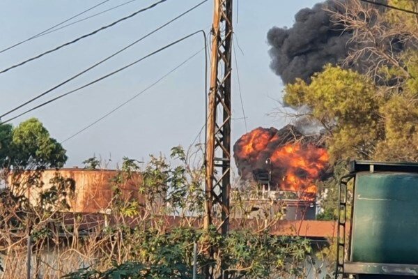 اندلاع حريق كبير في احد خزانات الوقود في لبنان