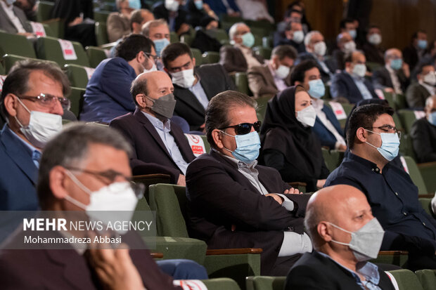 برخی از اساتید و هیئت علمی دانشگاه تهران در مراسم  آغاز سال تحصیلی جدید در دانشگاه‌ها با حضور رئیس جمهور حضور دارند