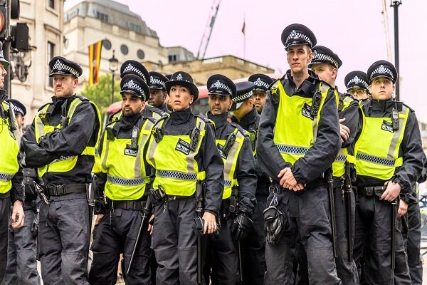 London police shut down tube station after stabbing attack