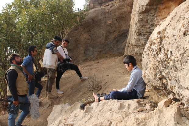 میان صخره‌ها زندگی کودکان زاگرس را نشان داد