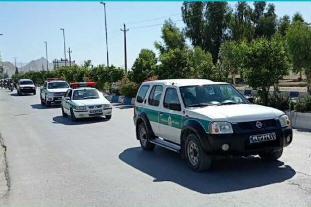 رژه خودرویی به مناسبت هفته نیروی انتظامی در سرپل‌ذهاب