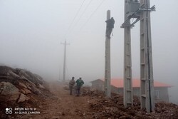 ستونهای برق در مارگون بر اثر بارشها دچار شکستگی شدند
