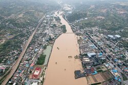 فيضانات وانهيارات أرضية في شمال الصين والفلبين/ بالصور