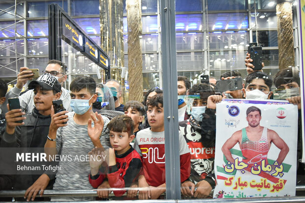 Members of Iranian Greco-Roman wrestling team arrive at home
