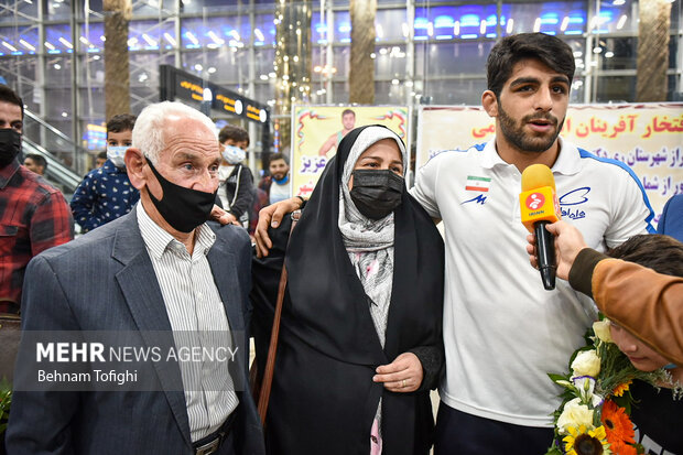 Members of Iranian Greco-Roman wrestling team arrive at home
