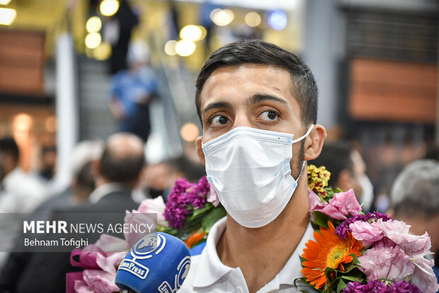 Members of Iranian Greco-Roman wrestling team arrive at home
