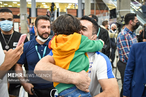 Members of Iranian Greco-Roman wrestling team arrive at home
