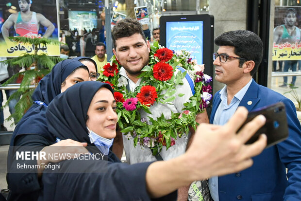 Members of Iranian Greco-Roman wrestling team arrive at home
