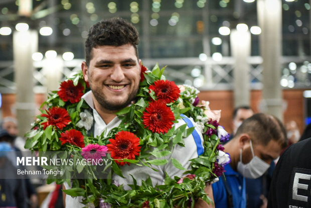 Members of Iranian Greco-Roman wrestling team arrive at home
