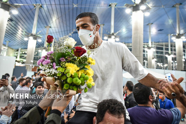 Members of Iranian Greco-Roman wrestling team arrive at home
