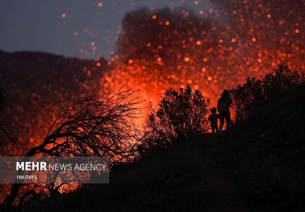 سرازیر شدن گدازه های عظیم از آتشفشان لا پالما در اسپانیا