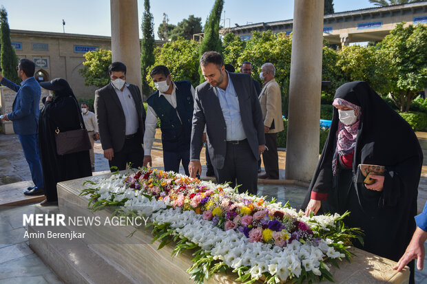 Commemorating Hafez Day