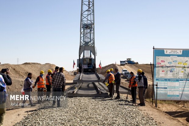اتمام عملیات ریل گذاری راه آهن همدان-سنندج