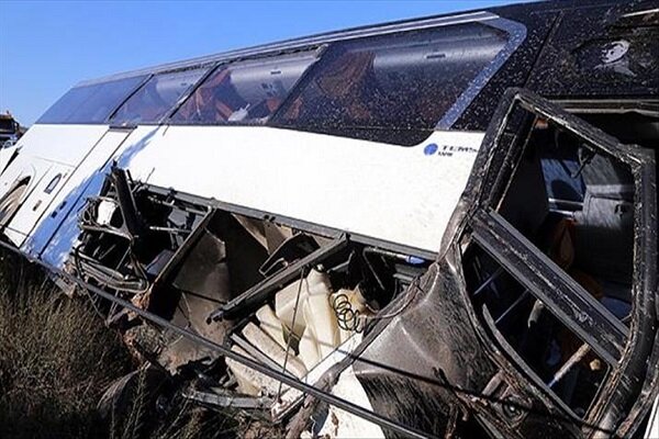 واژگونی اتوبوس در محور شبستر- علیشاه/ ۱۷ نفر مصدوم شدند