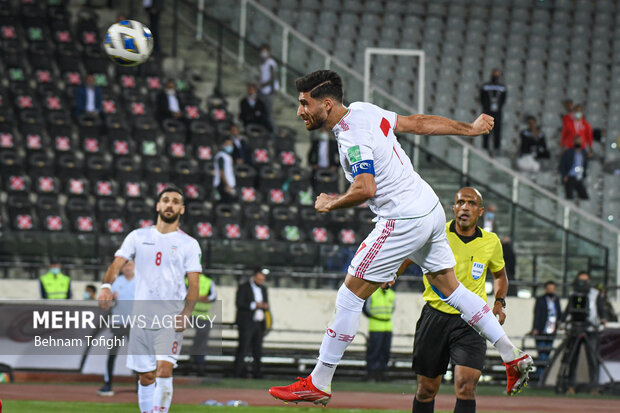 مباراة منتخبي إيران وكوريا الجنوبية لكرة القدم/ بالصور