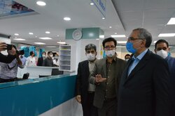 بازدید وزیر بهداشت از پایگاه اورژانس و داروخانه ای در شمال تهران