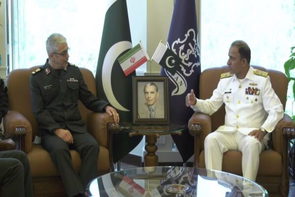 Bagheri, Pakistan Navy Chief review Tehran-Islamabad ties 