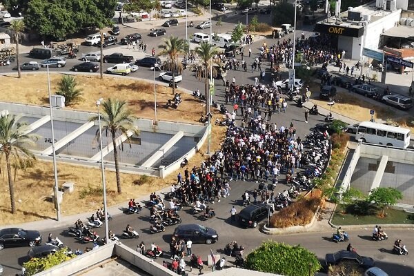 Beyrut patlamasına ilişkin soruşturmayı protesto edenlere ateş açıldı