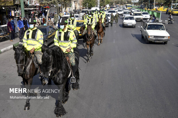 رژه یگان اسب سوار در خیابان فدائیان اسلام حدفاصل امام زاده عبدالله (ع) تا حرم حضرت عبدالعظیم حسنی (ع)