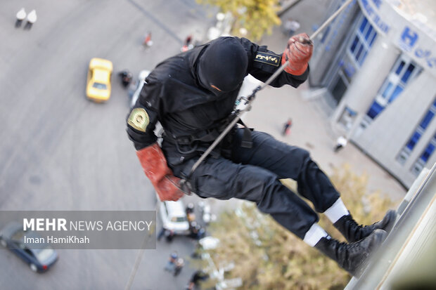مانور راپل یگان ویژه نیروی انتظامی در همدان