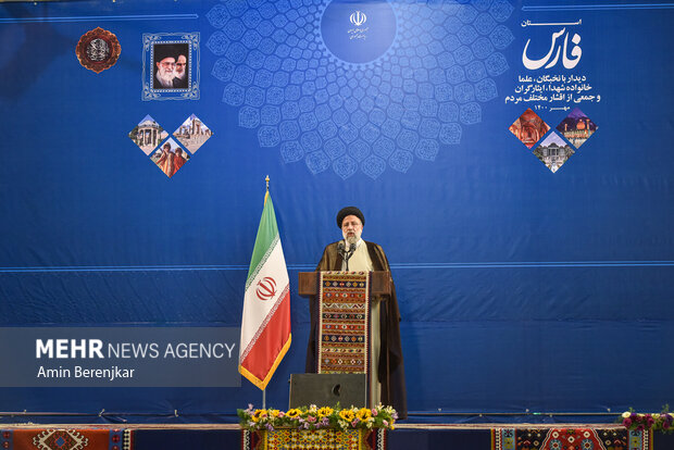 دیدار رئیس جمهور با اقشار مختلف مردم در شیراز