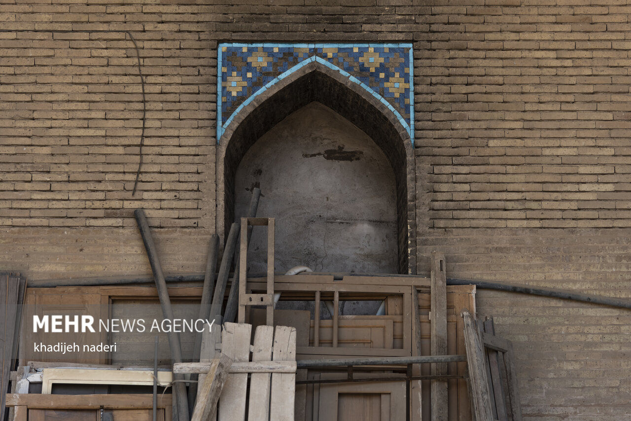 زیرپای اصفهان خالی است/چرخش ساختمان‌ها تا ترک‌خوردگی لوله‌های گاز