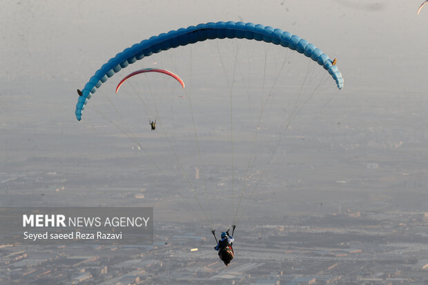 Paragliding over Persian Gulf Lake in Tehran
