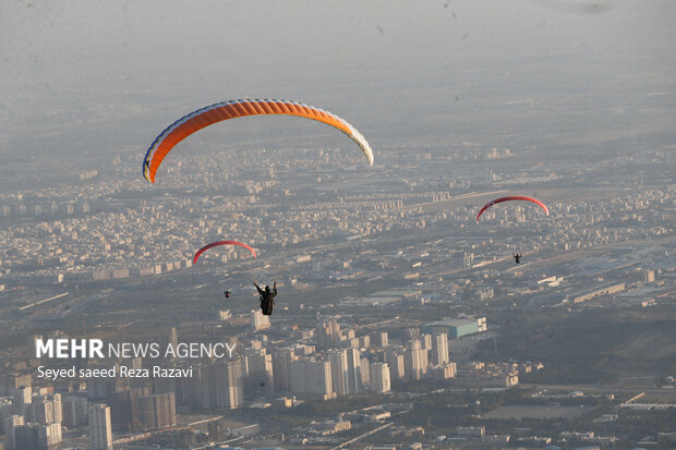 Paragliding over Persian Gulf Lake in Tehran
