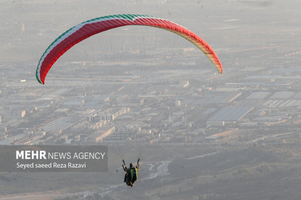 Paragliding over Persian Gulf Lake in Tehran
