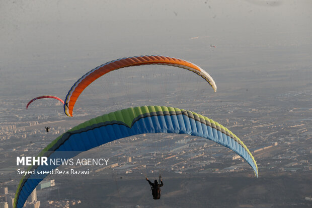 Paragliding over Persian Gulf Lake in Tehran
