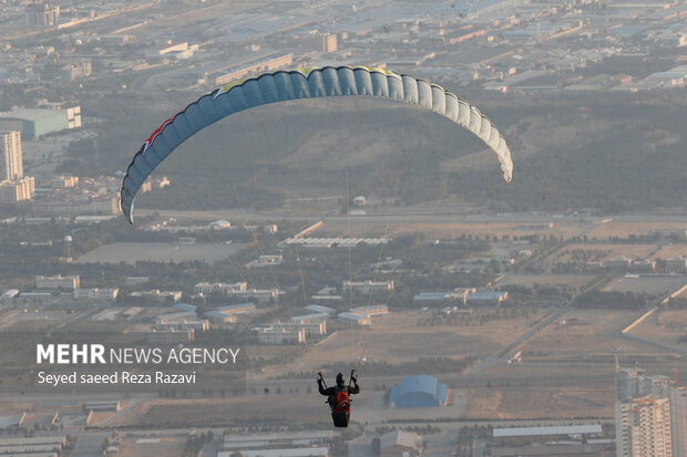 Paragliding over Persian Gulf Lake in Tehran
