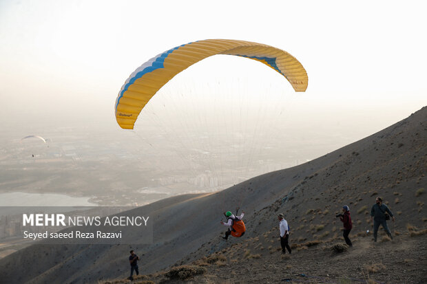 Paragliding over Persian Gulf Lake in Tehran
