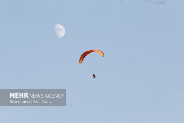 Paragliding over Persian Gulf Lake in Tehran
