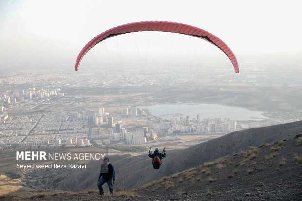 Paragliding over Persian Gulf Lake in Tehran
