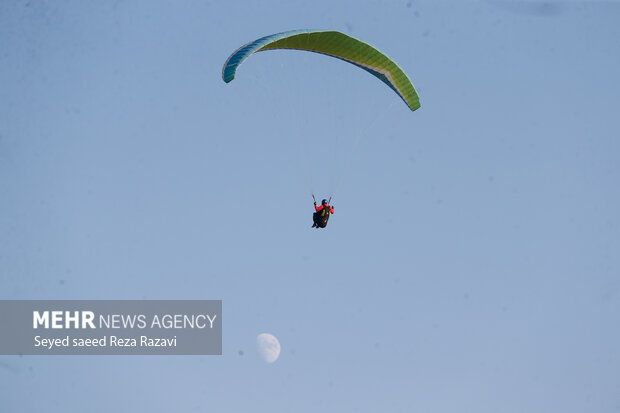 Paragliding over Persian Gulf Lake in Tehran
