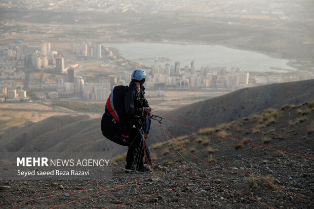 Paragliding over Persian Gulf Lake in Tehran
