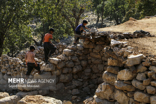 آثار زلزله در روستای کبک ممدرضا